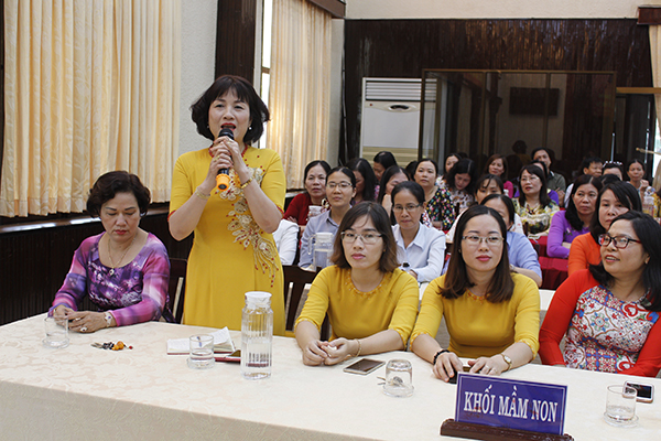 Cô Nguyễn Thị Thu Thủy, Hiệu trưởng Trường MN Châu Thành kiến nghị đầu tư về cơ sở vật chất để trường thực hiện đề án tự chủ trường MN chất lượng cao.