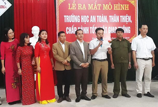 Đại diện các tổ, các tiểu ban tại buổi lễ ra mắt mô hình