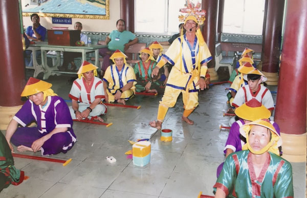 Diễn xướng nghệ thuật hát bả trạo của Đội chèo bả trạo Dinh Cô (TT. Long Hải, huyện Long Điền) tại Lễ hội Dinh Cô – Long Hải năm 2019.