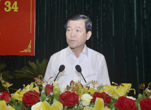 Ông Nguyễn Hồng Lĩnh, Ủy viên Trung ương Đảng, Bí thư Tỉnh ủy, Chủ tịch HĐND tỉnh phát biểu khai mạc hội nghị.