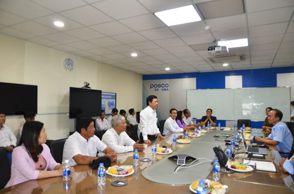 Ông Nguyễn Văn Xinh, Uỷ viên Ban Thường vụ, Trưởng Ban Tuyên giáo Tỉnh ủy phát biểu trong buổi làm việc với lãnh đạo Công ty TNHH Posco SS Vina.