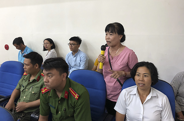 Cử tri Võ Thị Nguyên Chung (Khu dân cư số 5, huyện Côn Đảo) đề nghị tăng cường đầu tư điện, nước sinh hoạt cho huyện Côn Đảo.   