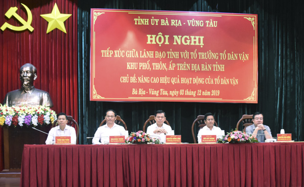 Ông Nguyễn Hồng Lĩnh, Ủy viên Trung ương Đảng, Bí thư Tỉnh ủy, Chủ tịch HĐND tỉnh chủ trì hội nghị.  