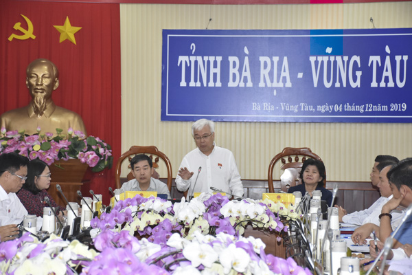 Ông Phan Thanh Bình, Trưởng Đoàn công tác của Quốc hội phát biểu tại buổi làm việc với UBND tỉnh.