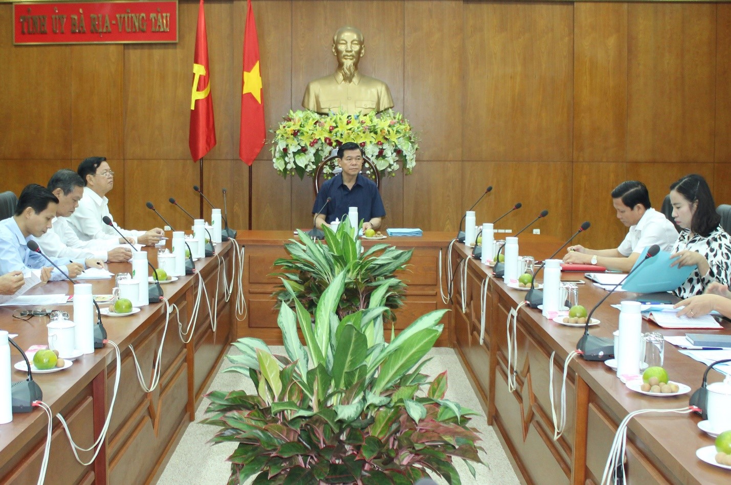 Ông Nguyễn Hồng Lĩnh, Ủy viên Trung ương Đảng, Bí thư Tỉnh ủy, Chủ tịch HĐND tỉnh chủ trì buổi làm việc.