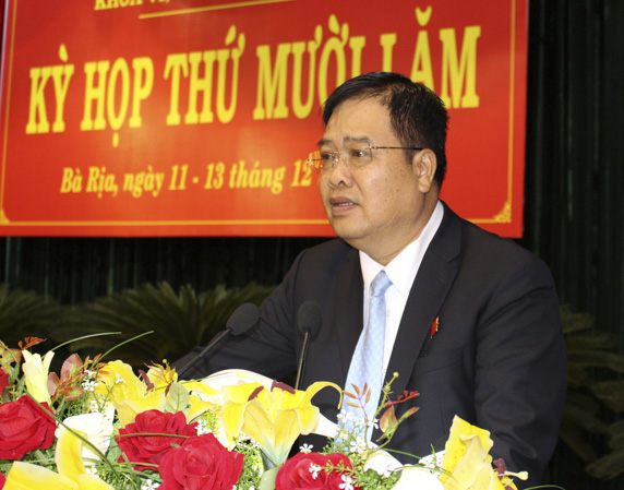 Đại biểu Nguyễn Văn Trình, nguyên Phó Bí thư Tỉnh ủy, nguyên Chủ tịch UBND tỉnh phát biểu tại Kỳ họp.
