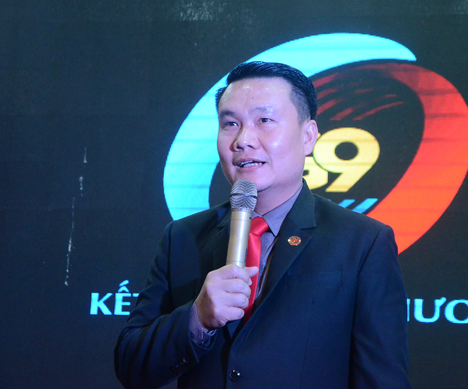 Ông Nguyễn Huy Tâm, Chủ tịch CLB Giao thương G9 nhiệm kỳ 4 phát biểu khai mạc gala.