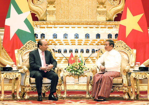 Thủ tướng Nguyễn Xuân Phúc hội kiến Tổng thống Myanmar U Win Myint. Ảnh: THỐNG NHẤT 