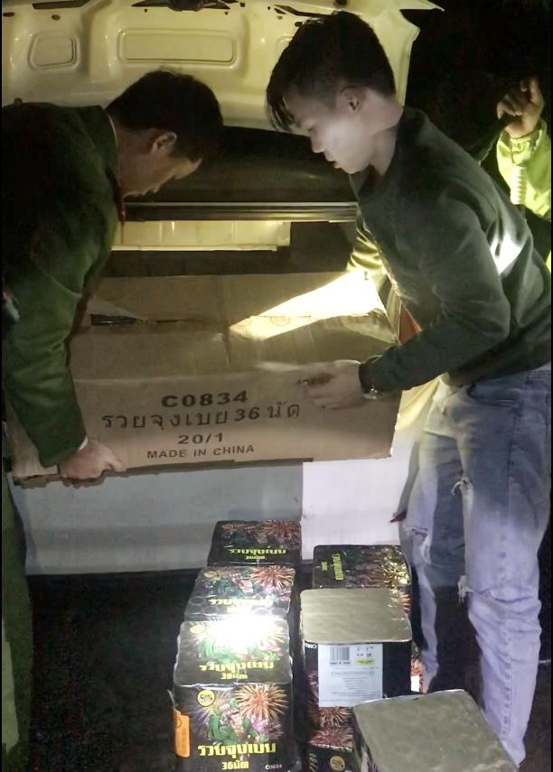 Lực lượng CSGT phát hiện, bắt giữ vụ vận chuyển pháo lậu với số lượng lớn lên tới 130kg