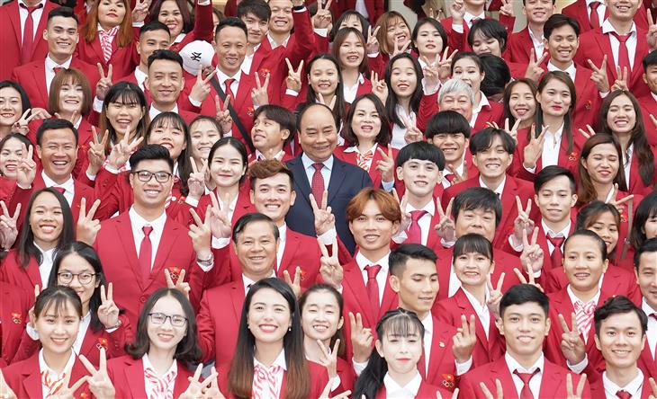 Thủ tướng cùng các vận động viên, huấn luyện viên tại buổi gặp mặt - Ảnh: VGP/Quang Hiếu