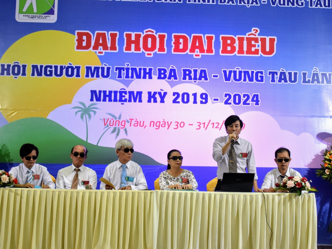 Các đại biểu BCH khóa V, nhiệm kỳ 2019 - 2024 ra mắt tại Đại hội.