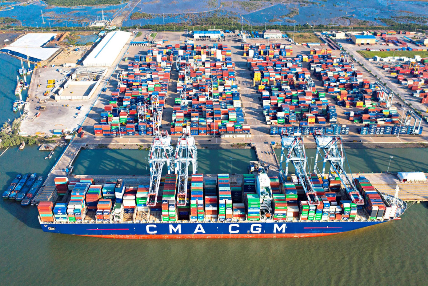 Tàu vận tải CMA CGM Marco Polo - tàu container lớn nhất chính thức cập cảng CMIT vào ngày 11/1/2019.