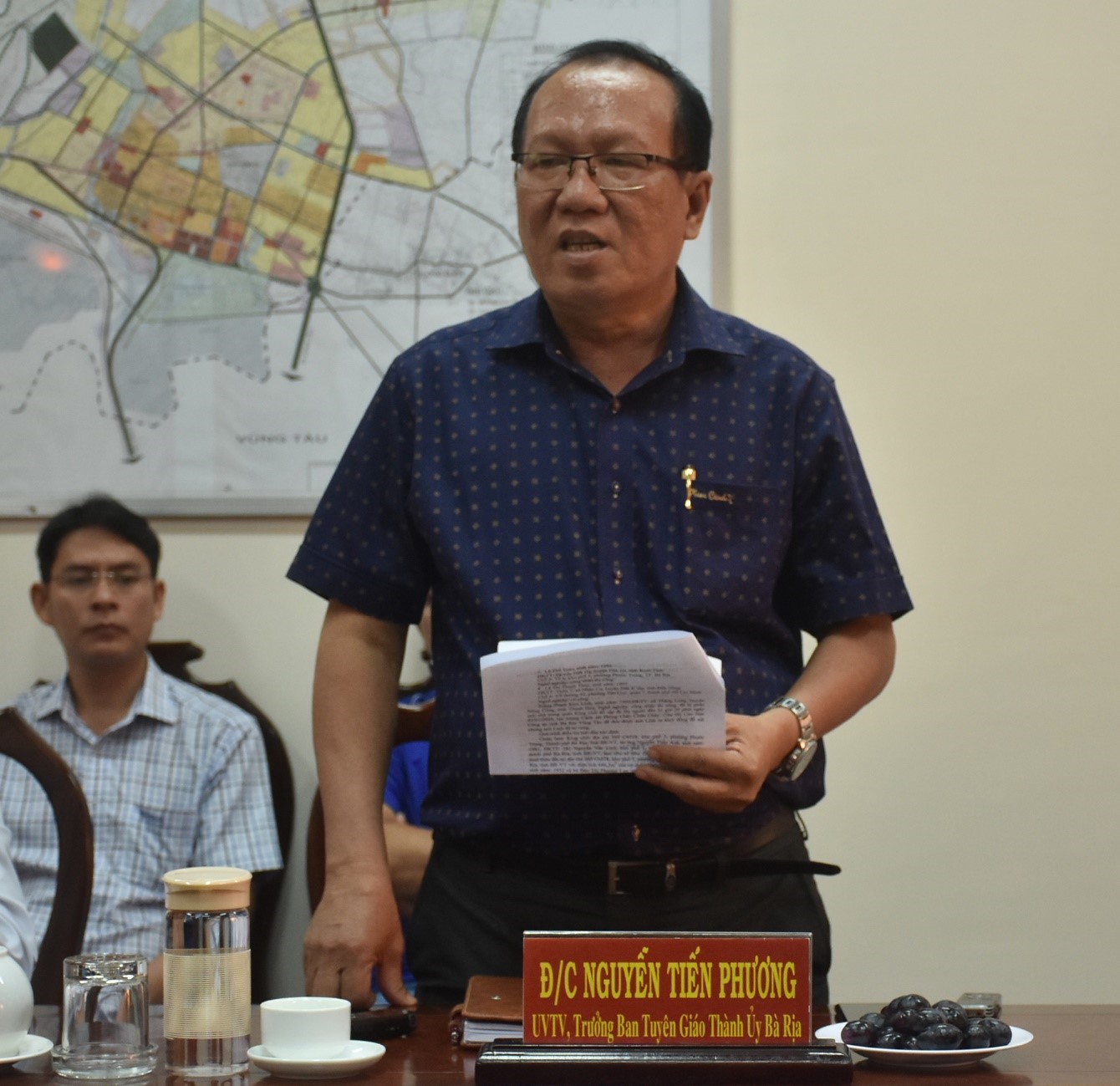 Ông Nguyễn Tiến Phương, Trưởng Ban Tuyên giáo Thành ủy Bà Rịa thông tin cho báo chí về vụ tai tại xảy ra tại quán beer King club