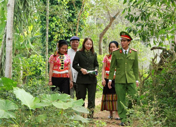 Công an xã Nghĩa Dũng thực hiện công tác dân vận
