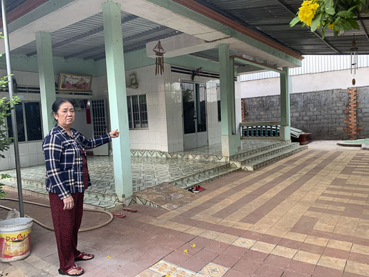 Gia đình bà Lê Thị Thanh Lan có nguy cơ mất quyền sử dụng đất, mất nhà ở vì chưa được thi hành bản án của TAND huyện Châu Đức để có tiền trả nợ gốc cho ngân hàng.
