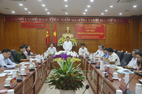 Ông Nguyễn Hồng Lĩnh, Ủy viên Trung ương Đảng, Bí thư Tỉnh ủy, Chủ tịch HĐND tỉnh  phát biểu tại hội nghị.