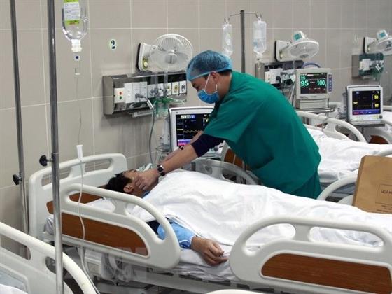 Triển khai hiệu quả các biện pháp sàng lọc phát hiện sớm, can thiệp giảm tác hại, chẩn đoán, điều trị, phục hồi chức năng cho người mắc bệnh hoặc rối loạn chức năng do uống rượu, bia - Ảnh minh họa