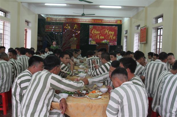 Bữa cơm tất niên ấm cúng của các phạm nhân