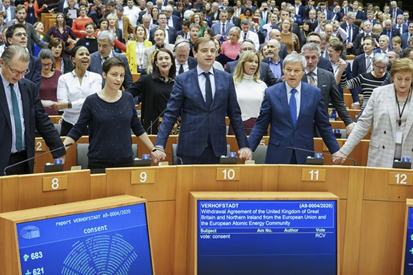Các nghị sĩ châu Âu trong phiên bỏ phiếu thông qua thỏa thuận Brexit. 