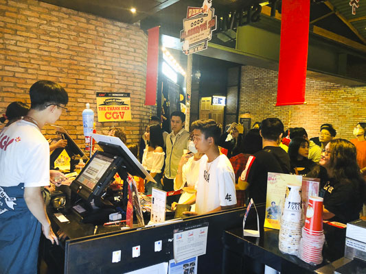 Rạp CGV Lam Sơn Square luôn thu hút đông khách đến xem phim trong các ngày Tết Canh Tý 2020. 
