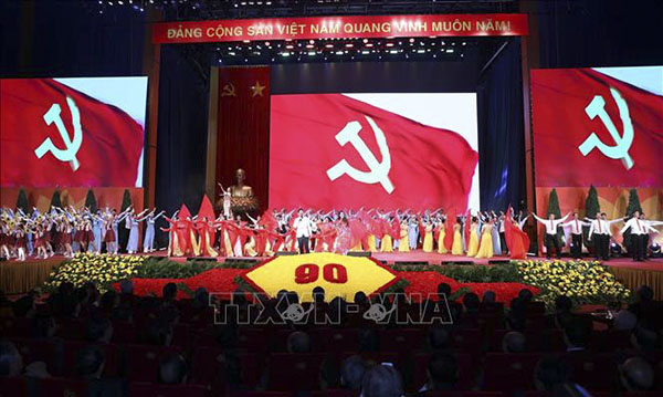 Chương trình văn nghệ chào mừng 90 năm Ngày thành lập Đảng Cộng sản Việt Nam (3/2/1930 - 3/2/2020). Ảnh: TTXVN