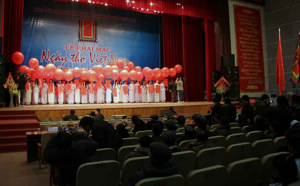Nhiều năm nay, rằm tháng Giêng thường gắn với ngày thơ Việt Nam. Ảnh: Bình Minh 