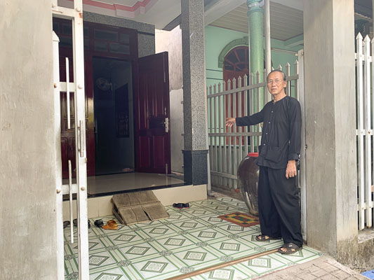 Gia đình ông Nguyễn Văn Rạng gồm 7 nhân khẩu đang sinh sống tại  căn nhà thờ gia tộc ở thôn 6, xã Long Sơn, TP.Vũng Tàu.