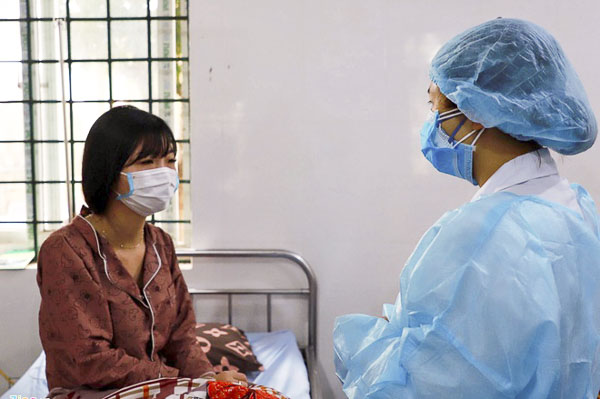 Bệnh nhân nghi nhiễm nCoV đang được chăm sóc, điều trị  tại Trung tâm Y tế huyện Bình Xuyên (Vĩnh Phúc). 