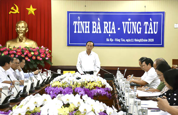 Ông Nguyễn Văn Thọ, Chủ tịch UBND tỉnh, Trưởng BCĐ phòng chống dịch bệnh Corona tỉnh BR-VT phát biểu chỉ đạo tại cuộc họp. Ảnh: ANH ĐÀO
