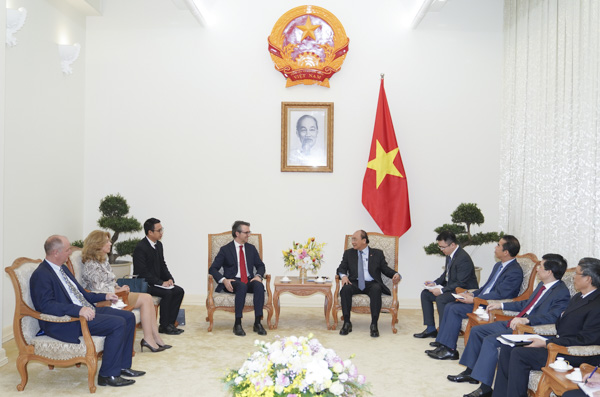 Thủ tướng Nguyễn Xuân Phúc tiếp Đại sứ, Trưởng phái đoàn EU tại Việt Nam. Ảnh: QUANG HIẾU