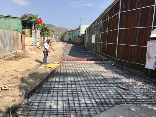 Ban Quản lý dự án đầu tư xây dựng huyện Long Điền đã thi công được khoảng 200m tấm đan để đậy phần hở của mương nước Hải Lâm.