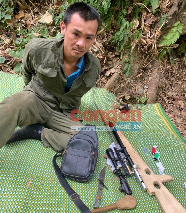 Đối tượng Lô Văn Minh cùng số tang vật 