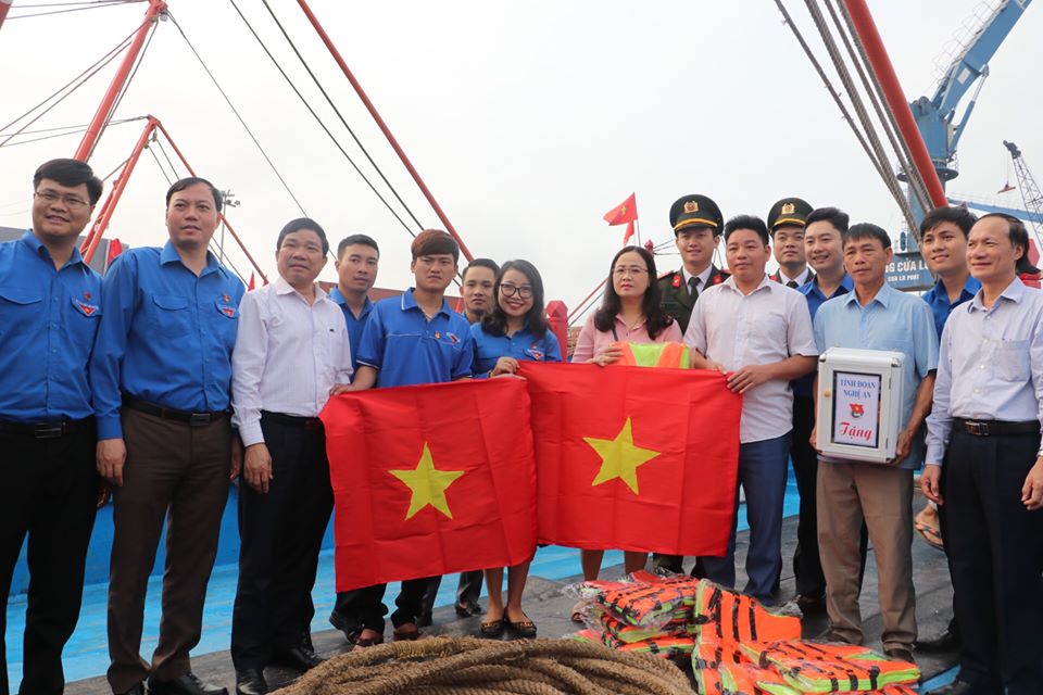 Trao cờ