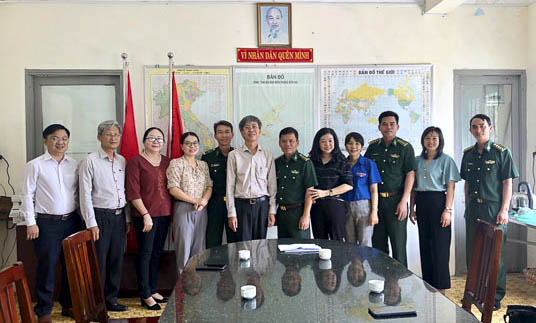 Lãnh đạo huyện Côn Đảo thăm Ban Chỉ huy Đồn Biên phòng Côn Đảo.