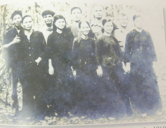 Các cán bộ nữ cơ quan Tỉnh ủy Bà Rịa tại căn cứ rừng Châu Pha.