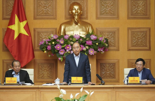 Thủ tướng Nguyễn Xuân Phúc chỉ đạo tại cuộc họp.