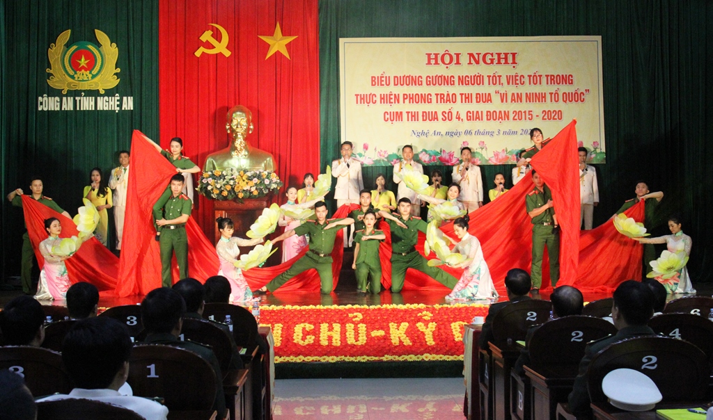  Văn nghệ chào mừng