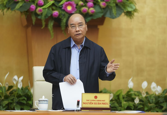 Thủ tướng Nguyễn Xuân Phúc phát biểu tại cuộc họp. Ảnh: QUANG HIẾU