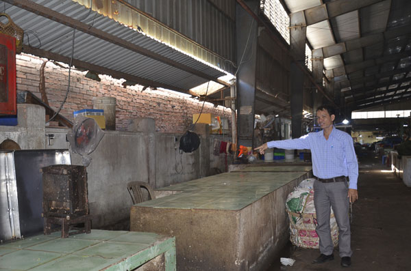 Nhiều khu vực kinh doanh của chợ Vũng Tàu hiện đang xuống cấp, ảnh hưởng đến việc mua bán của tiểu thương. 
