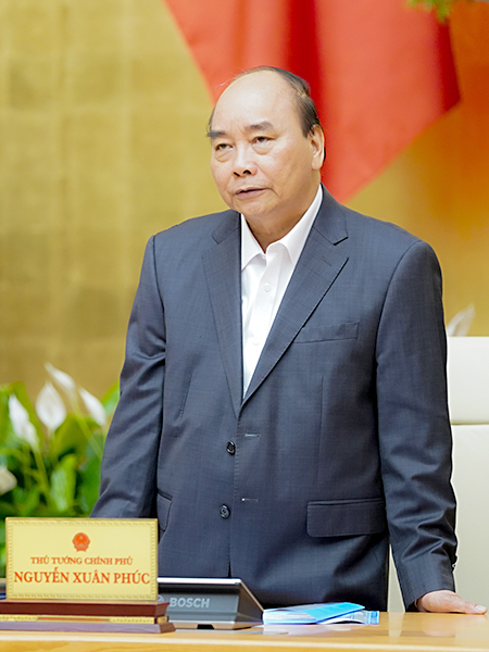 Thủ tướng Nguyễn Xuân Phúc phát biểu chỉ đạo tại cuộc họp. Ảnh: QUANG HIẾU