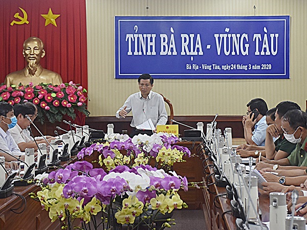 Ông Trần Văn Tuấn, Phó Chủ tịch UBND tỉnh, Phó Trưởng Ban Chỉ đạo phòng chống COVID-19 tỉnh phát biểu chỉ đạo tại cuộc họp.
