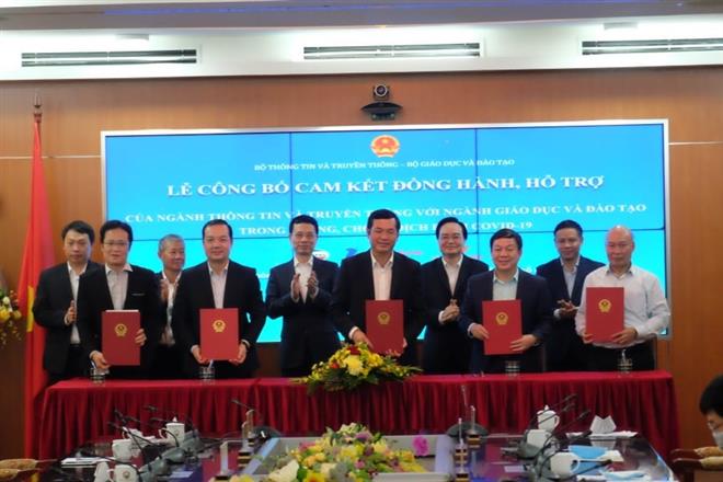 Lễ công bố cam kết đồng hành, hỗ trợ của ngành TT&TT với ngành GD&ĐT trong bối cảnh dịch bệnh COVID-19. Ảnh: VPP/Mạnh Hưng