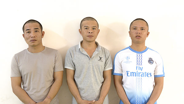 Các đối tượng (từ trái qua): Lê Quý Huy, Hoàng Văn Dương và Lương Đình Hưng tại Cơ quan CSĐT Công an TX.Phú Mỹ.