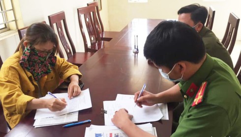 Bà N.O tại cơ quan công an