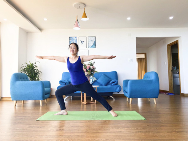 Những bài tập yoga đơn lẻ tại nhà để rèn luyện sức khỏe cũng trở thành một niềm vui trong những ngày giãn cách  xã hội, phòng chống dịch. 