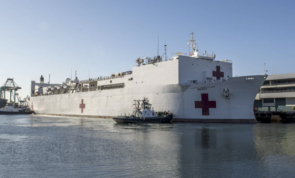 Tàu bệnh viện USNS Mercy cập cảng Los Angeles hôm 27/3.