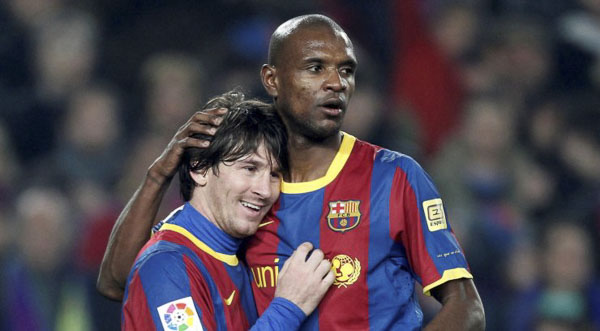 Từng là đồng đội nhưng giờ Lionel Messi và Abidal  lại đối đầu nhau.
