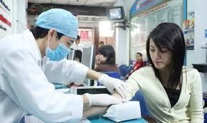 Người tham gia BHYT có quyền đăng ký khám, chữa bệnh BHYT ban đầu tại cơ sở khám, chữa bệnh tuyến xã, tuyến huyện hoặc tương đương