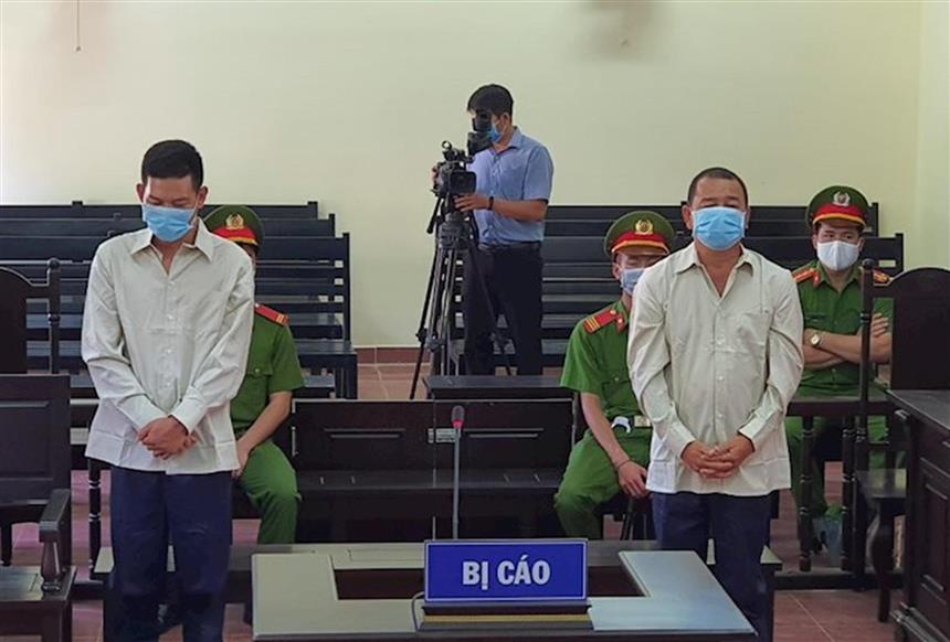 Hai đối tượng chống người thi hành công vụ tại chốt kiểm dịch ở tỉnh Đắk Nông bị đưa ra xét xử