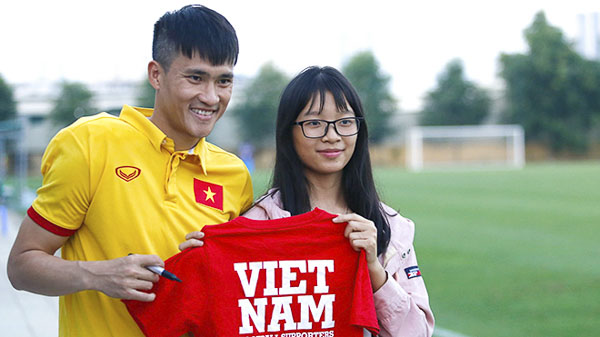 Xét những gì thể hiện trên sân cỏ, Công Vinh là cầu thủ Việt Nam thành công nhất khi ra nước ngoài thi đấu. 